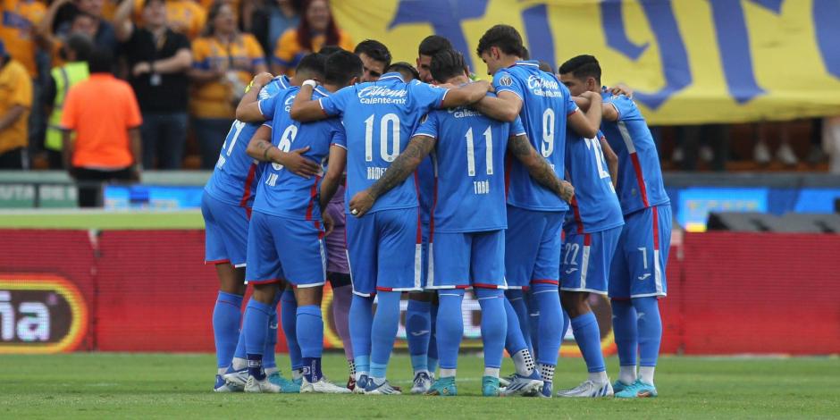 Jugadores de Cruz Azul previo a un duelo de la Liga MX.