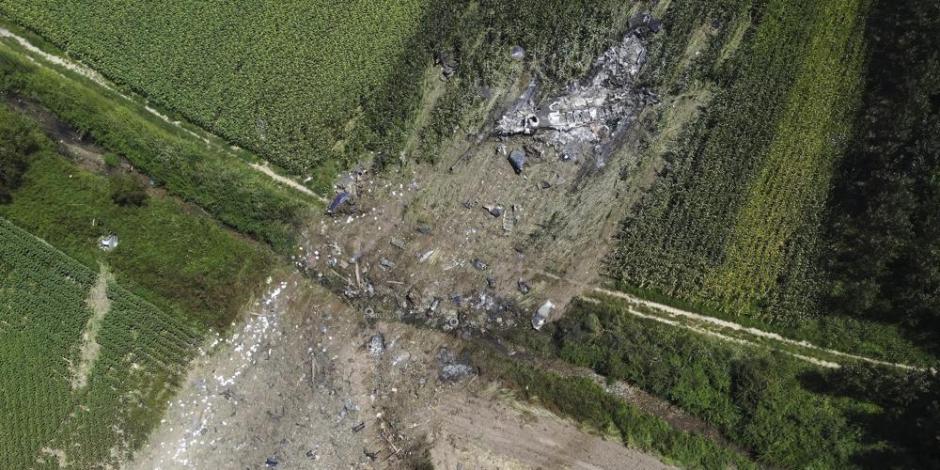 Avión de carga ucraniano que transportaba armamento con destino a Bangladesh se estrelló al noreste de Grecia el sábado; hay 8 muertos.