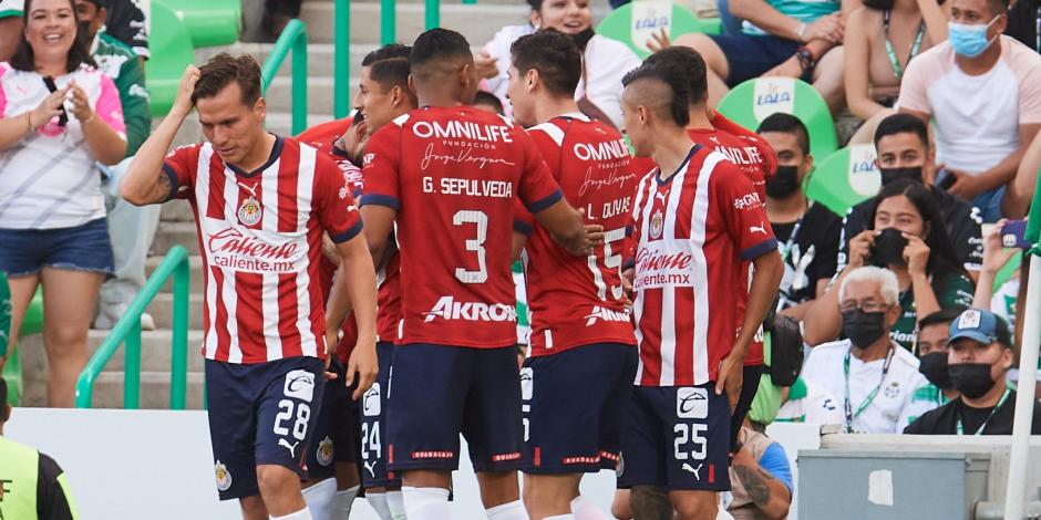 Chivas festeja su gol ante Santos en la Jornada 3 del Torneo Apertura 2022 de la Liga MX, el pasado 16 de julio.