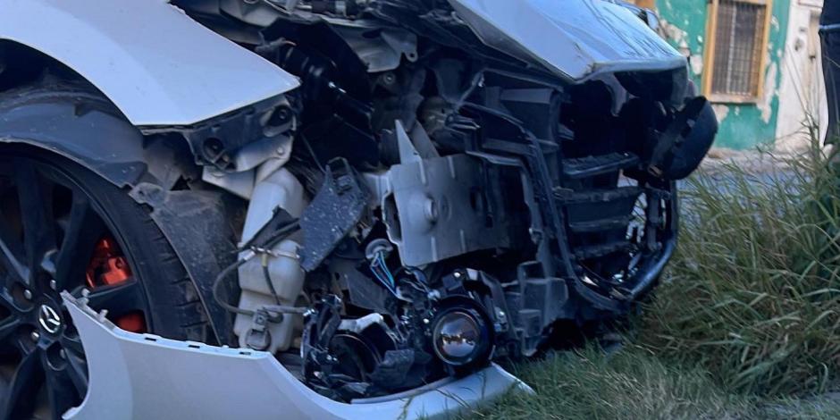 Así quedó el carro de Daniela Solís, futbolista del Monterrey, tras recibir el impacto de una camioneta.
