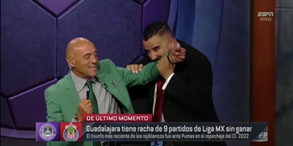 Álvaro Morales mordió al "Chelís" en pleno debate sobre un partido de la Liga MX.