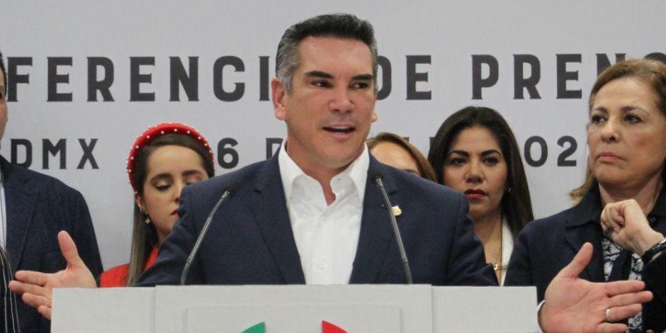 La gobernadora de Campeche, Layda Sansores, difunde audio contra "Alito" Moreno pese a que juez prohibió difusión de grabaciones.