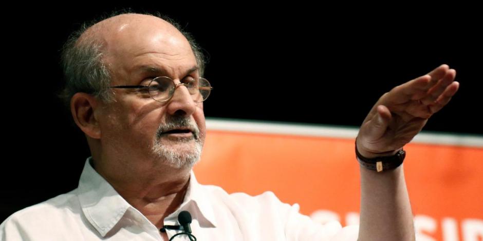 Desconectan a Salman Rushdie de ventilador
