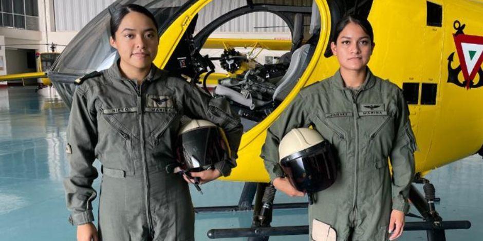 Egresaron las perimas mujeres pilotos navales Citlalli Nieto Guzmán y María Isabel Jiménez Díaz.