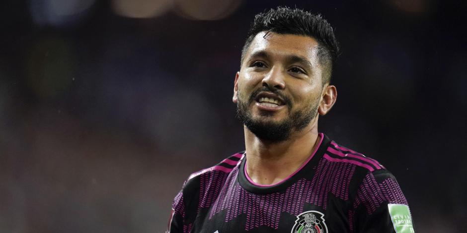 Jesús "Tecatito" Corona lamenta una jugada durante un partido de la Selección Mexicana en la eliminatoria hacia Qatar 2022.