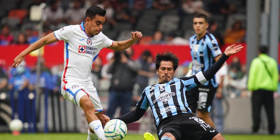 El duelo entre Cruz Azul y Querétaro se llevó a cabo en el Estadio Azteca.
