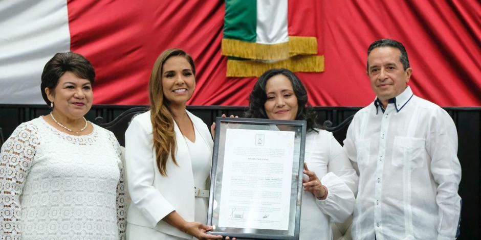 Entrega XVI legislatura bando solemne como gobernadora electa de Quintana Roo a Mara Lezama
