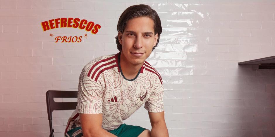 Diego Lainez luce el nuevo uniforme de México para Qatar 2022.