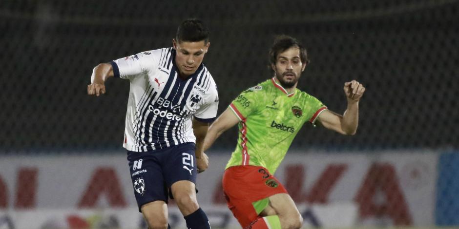 Arturo Alfonso González de Monterrey y Alejandro Arribas de Juárez durante el partido de Jornada 14 del Apertura 2022 de la Liga MX