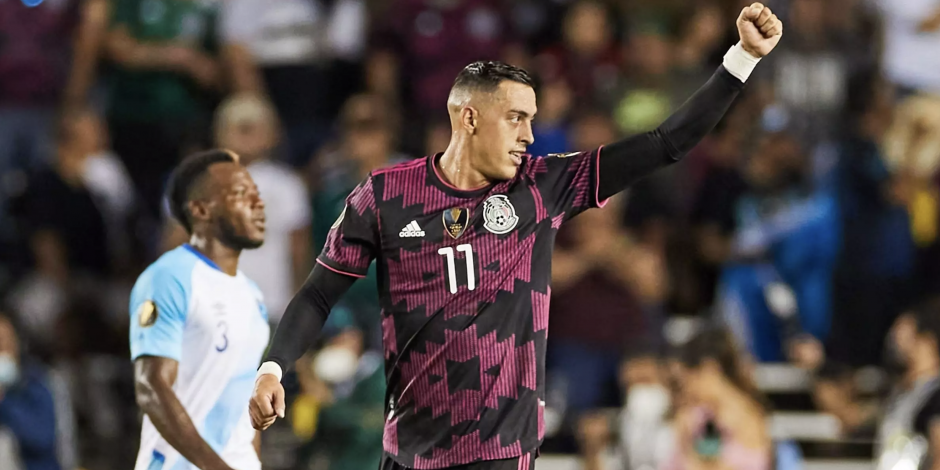 Rogelio Funes Mori festeja un gol con la Selección Mexicana en la Copa Oro del 2021.