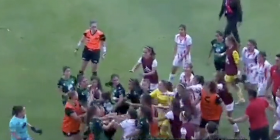 Futbolistas de Necaxa y Santos se agarraron a empujones y golpes al final de su duelo en la Liga MX Femenil.