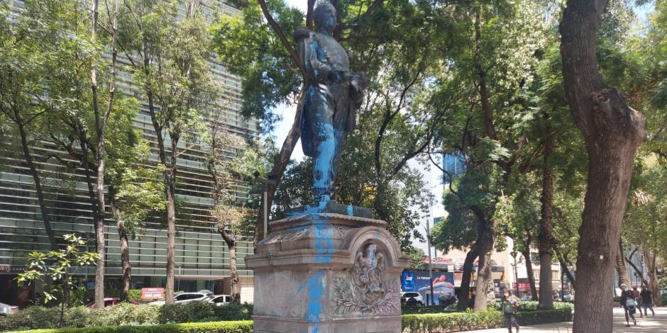 En esta imagen de la escultura del general Ramón Corona, tomada ayer, se aprecian las huellas que dejó el vandalismo.