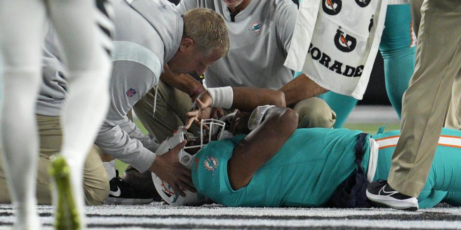 Tua Tagovailoa después de su conmoción cerebral en el partido de la Semana 4 de la NFL entre Miami y Cincinnati.