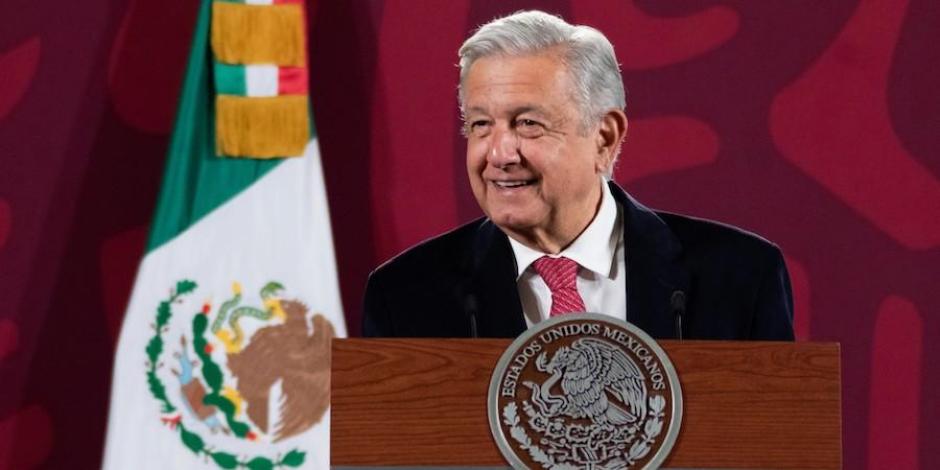 López Obrador bromeó sobre su estado de salud en Palacio Nacional, ayer.