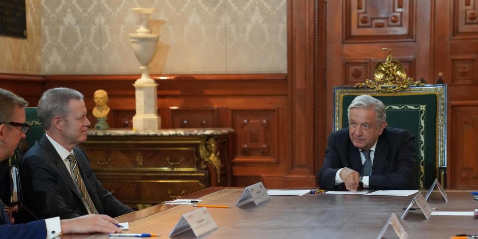 El Presidente Andrés Manuel López Obrador se reúne en Palacio Nacional con el presidente de la empresa 3M, Mike Roman, así como otros directivos de la compañía