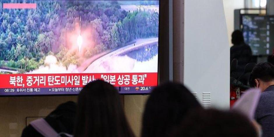 Norcoreanos lanzan otros dos misiles balísticos de corto alcance hacia el mar del Este en Japón.
