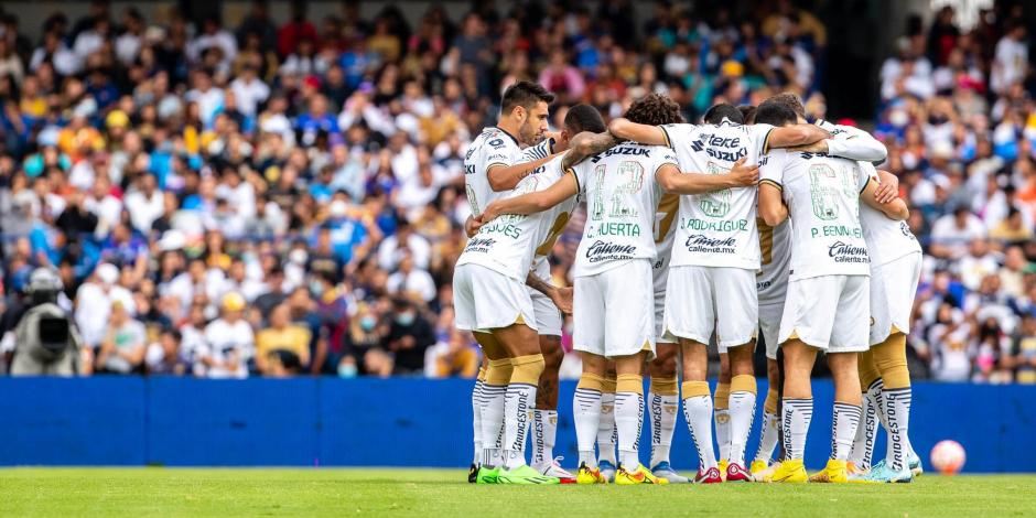 Jugadores de Pumas previo a un partido del Torneo Apertura 2022 de la Liga MX.