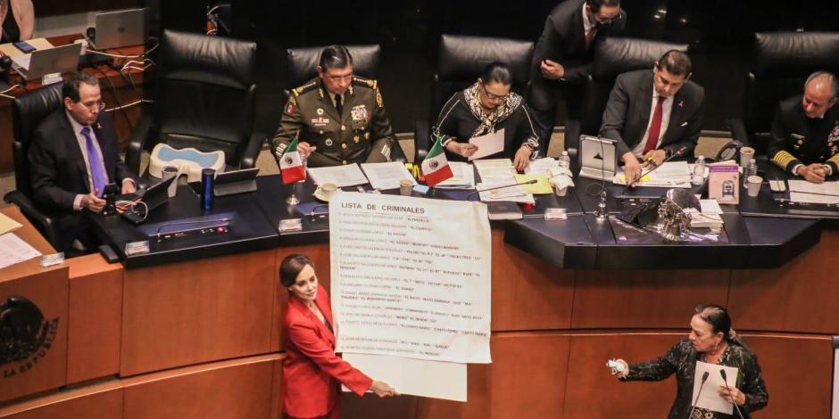 La senadora Lilly Téllez muestra una lista de criminales y la senadora de Morena, Lucía Trasviña, le pide que "quite esa chinga..."