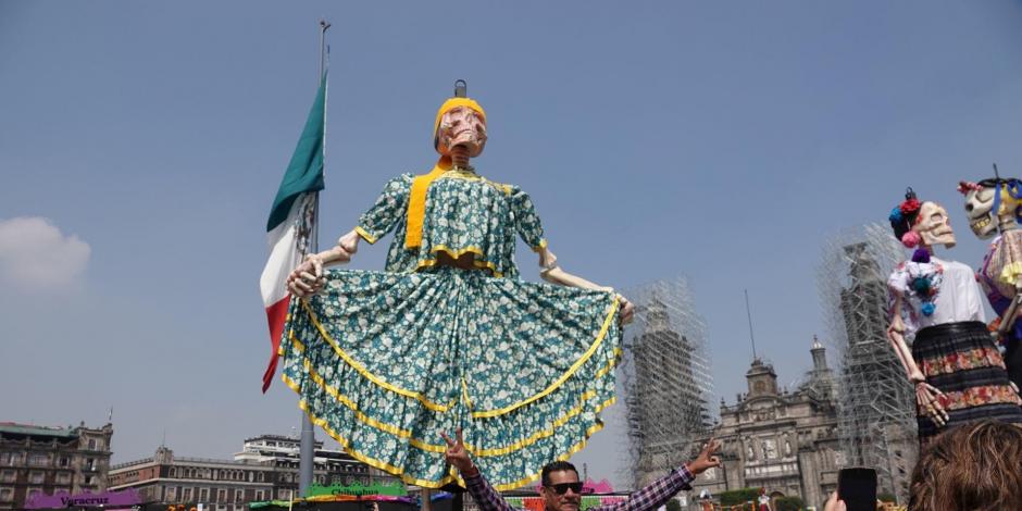 Se inauguró la Ofrenda Monumental 2022 con motivo del Día de Muertos en el Zócalo capitalino