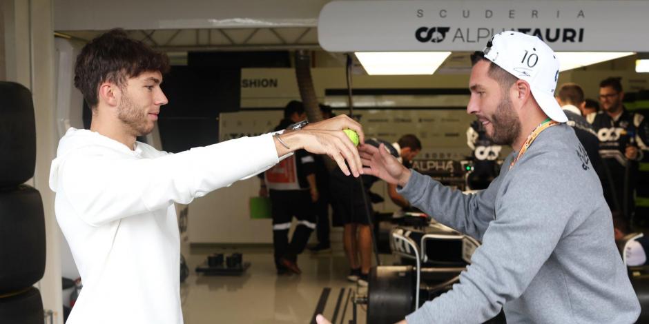 Pierre Gasly y André-Pierre Gignac conviven en el Gran Premio de México de F1.