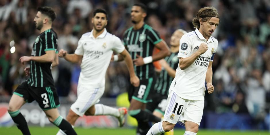 Luka Modric festeja el tanto que abrió la goleada del Real Madrid sobre el Celtic en la Jornada 6 del Grupo F de la Champions League.