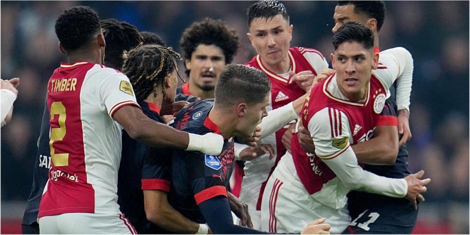 Edson Álvarez, del Ajax, explota e inicia pelea con jugadores del PSV en el Clásico de Países Bajos