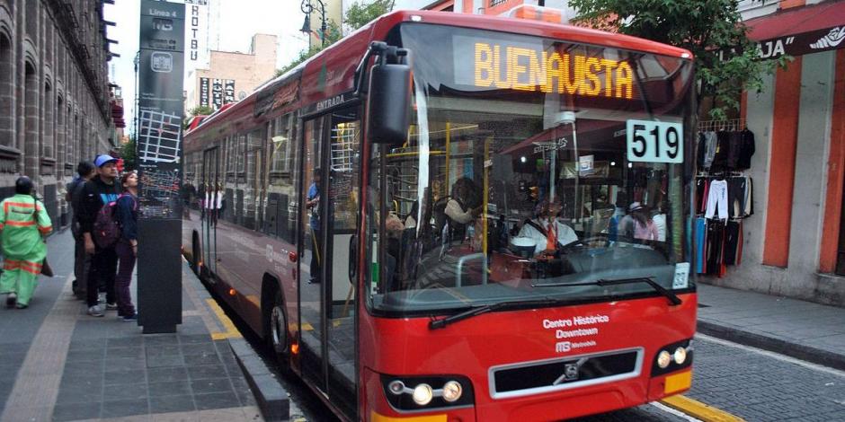 Línea 4 de Metrobús transporta pasajeros desde el Centro Histórico hasta el sur de la Ciudad de México.