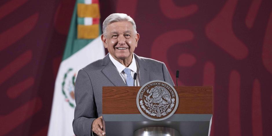 Presidente López Obrador aplaude que opositores se estén "quitando la máscara".