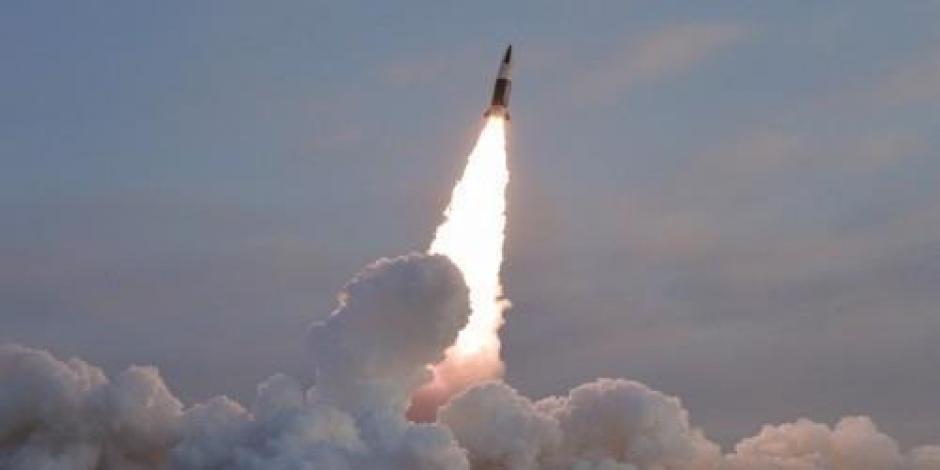 De acuerdo con autoridades surcoreanas, Corea del Norte habría lanzado un misil intercontinental hacia sus aguas orientales.