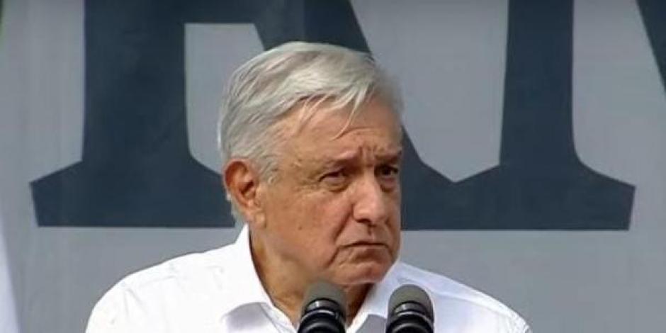 Andrés Manuel López Obrador en eñ Zócalo de la Ciudad.