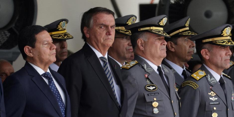 Jair Bolsonaro asiste a una ceremonia de graduación en la Academia Militar Black Eagles en Río de Janeiro.
