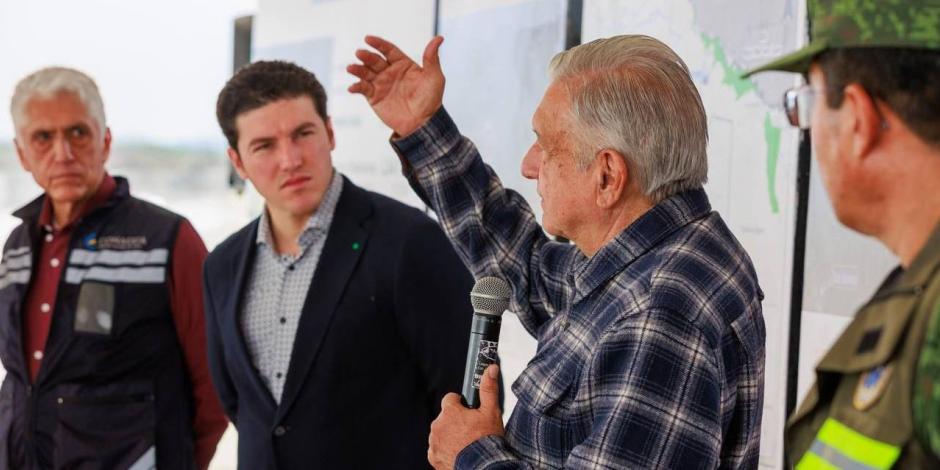 Samuel García, gobernador de  Nuevo León (centro izq.) y el Presidente Andrés Manuel López Obrador (centro der.)