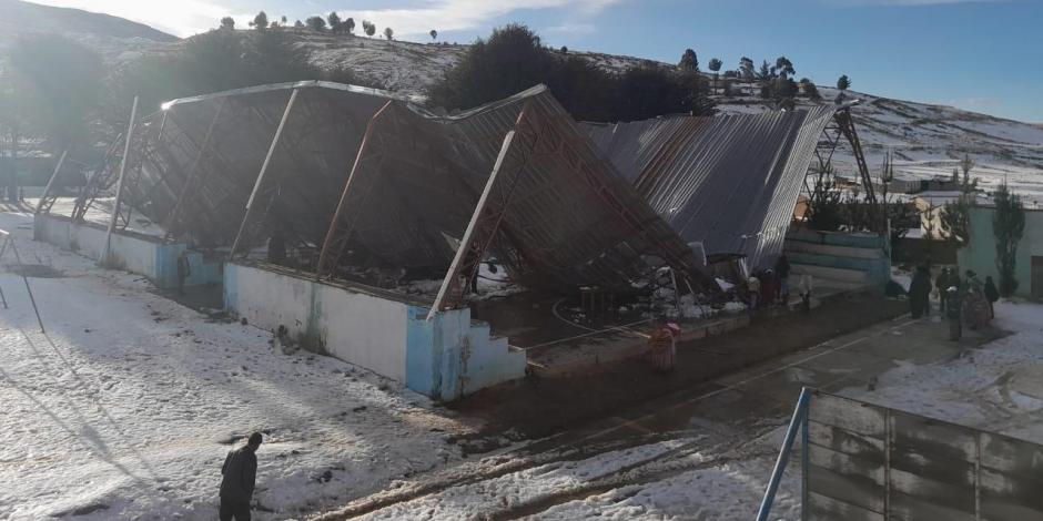 Colapsa techo en Bolivia; reportan al menos siete muertos hasta el momento.