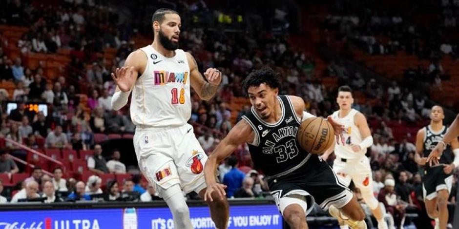 Spurs y Heat disputan un partido de temporada regular