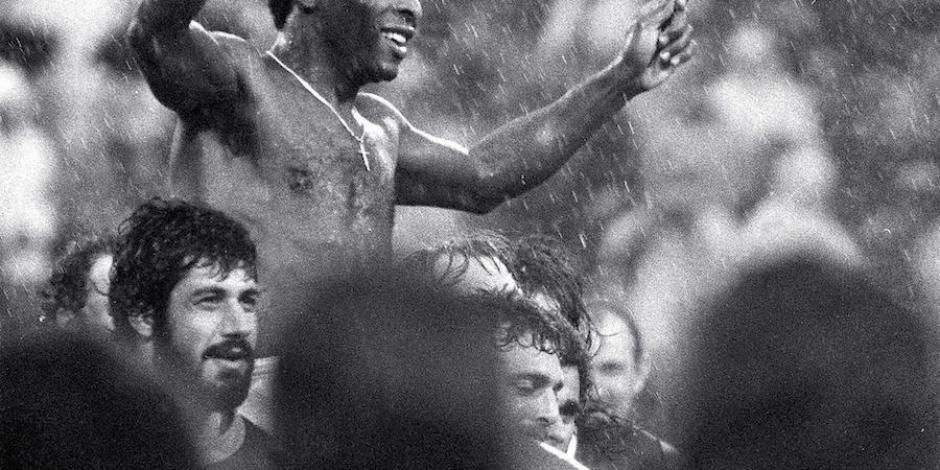 Pelé, después de su último juego, el 1 de octubre de 1977.