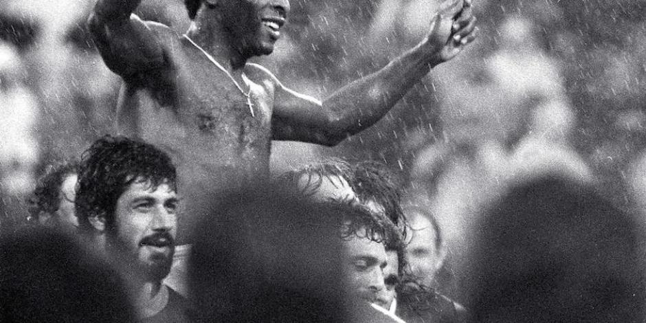 Pelé, después de su último juego, el 1 de octubre de 1977.