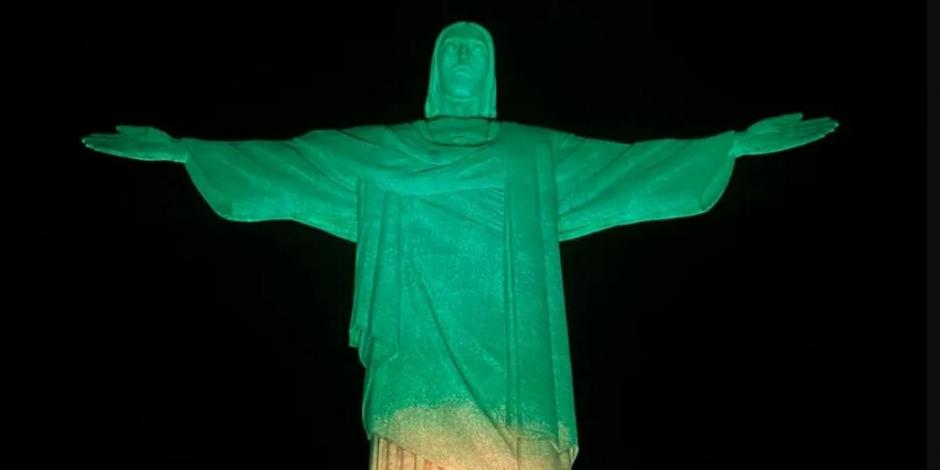 Cristo Redentor se ilumina de verde y amarillo en honor a Pelé, fallecido este jueves a los 82 años.