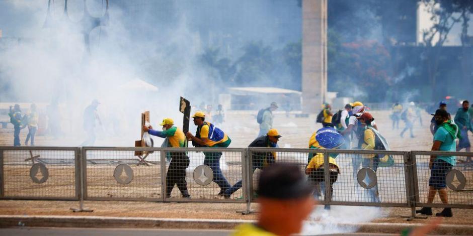 Simpatizantes de Bolsonaro invadieron este domingo la sede del Congreso de Brasil.