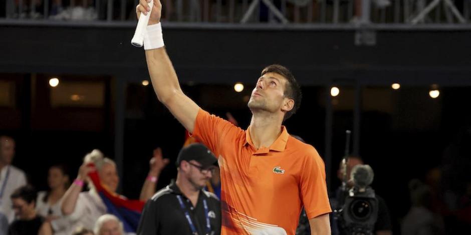 Djokovic celebra su título en Adelaida, el pasado domingo.