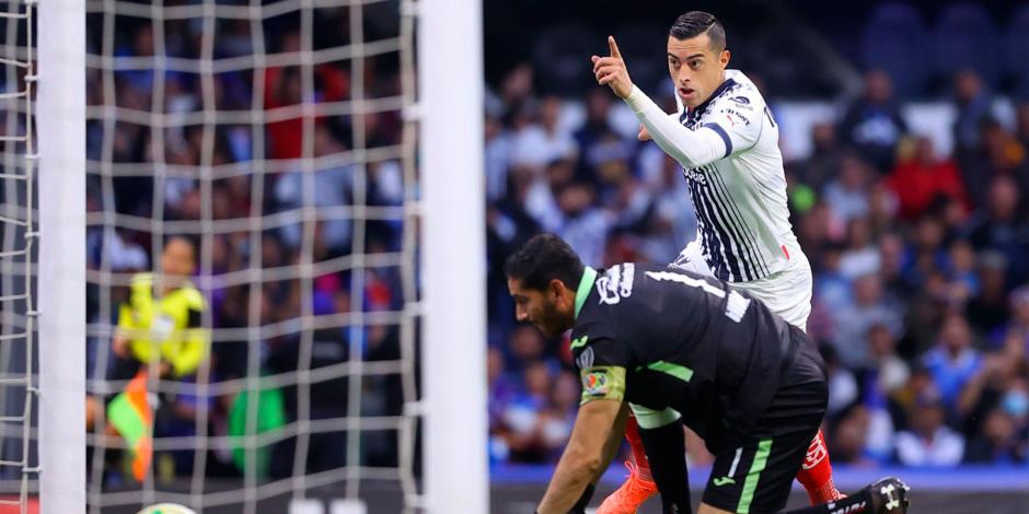 Rogelio Funes Mori logró uno de los tres goles con los que Monterrey venció a Cruz Azul.