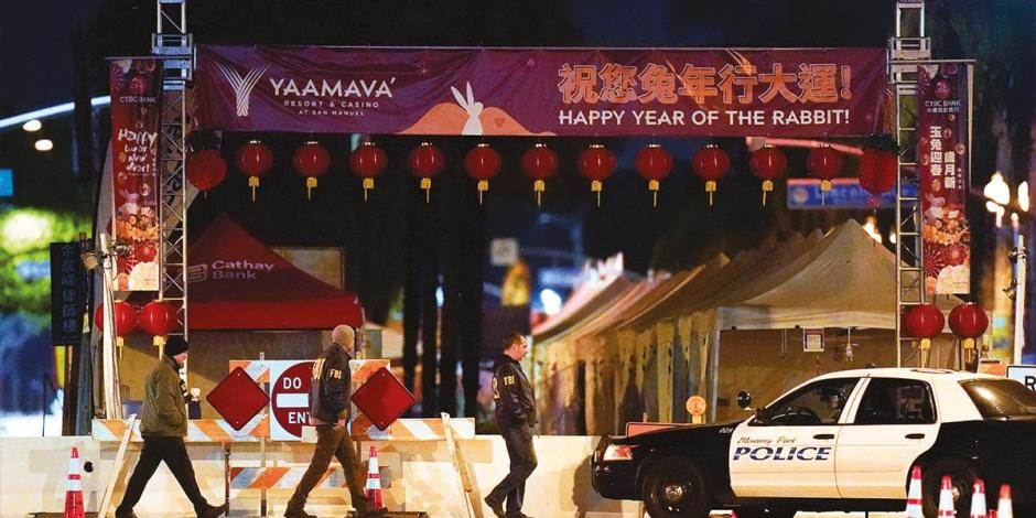 Oficiales resguardan la escena del crimen, donde celebraron el Año Nuevo lunar.