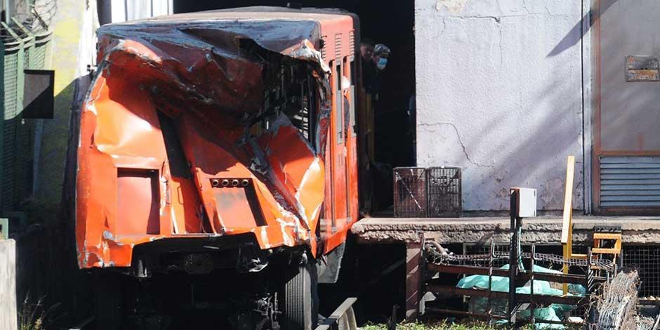 La imagen muestra el retiro del vagón impactado en el incidente de la Línea 3 del Metro