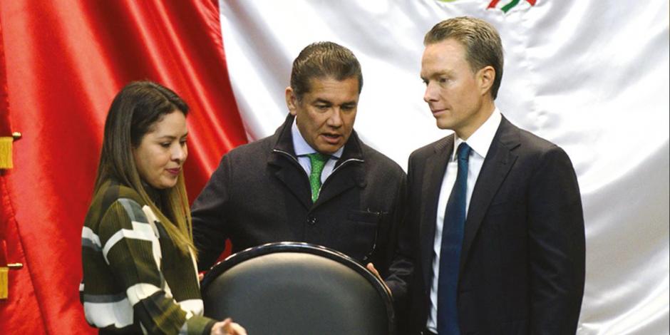 De izq. a der.: Karen Castrejón, Carlos Puente y Manuel Velasco en la reunión plenaria del Partido Verde, ayer.
