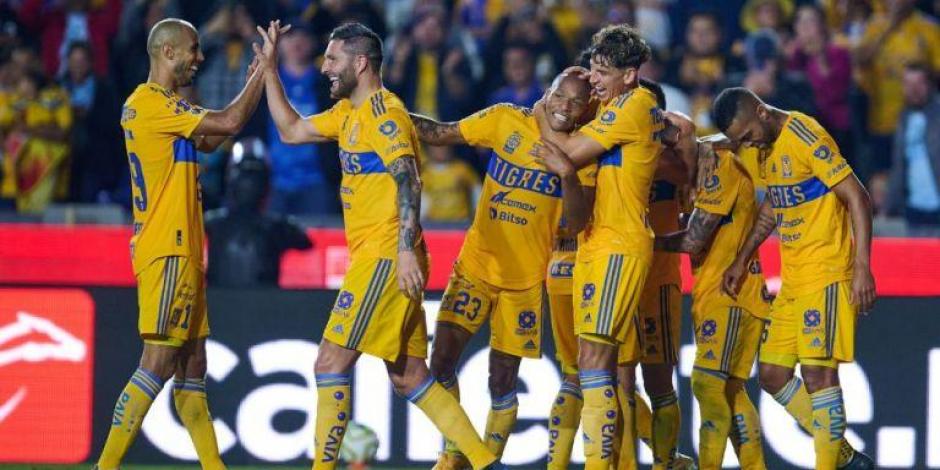 Futbolistas de Tigres celebran un gol en el Torneo Clausura 2023 de la Liga MX.