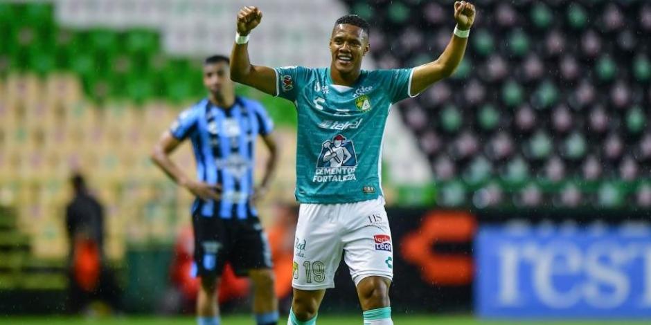 Yairo Moreno festeja su gol en el más reciente enfrentamiento entre León y Querétaro.