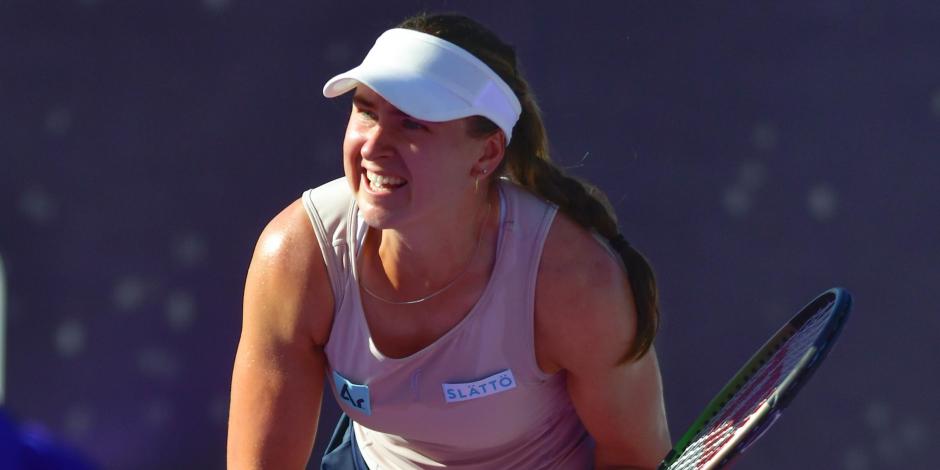 Rebecca Peterson durante su partido contra Alycia Parks en el WTA 250 Mérida Open AKRON.