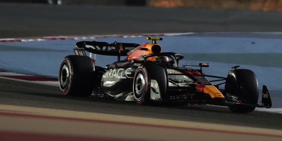 El mexicano Sergio Pérez, piloto de Red Bull, en acción durante la clasificación del Gran Premio de Bahréin de la Fórmula 1.