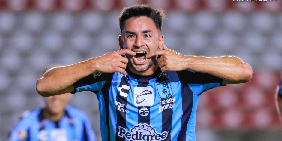 Jonatán Torres celebra su primer gol en la Liga MX. El delantero argentino marcó el tanto de la victoria de Querétaro sobre Toluca en la Jornada 10 del Clausura 2023