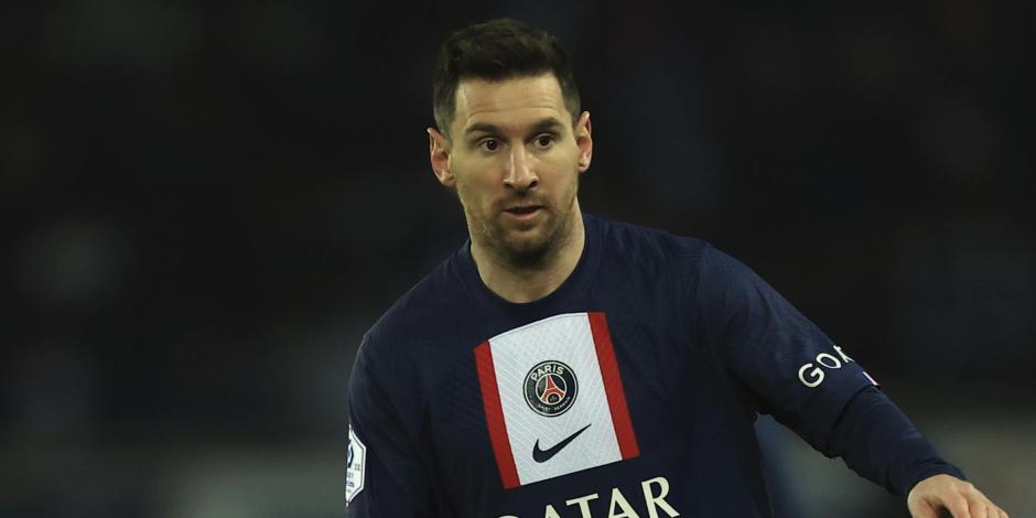 Lionel Messi conduce el esférico durante un partido del PSG en la Ligue 1.