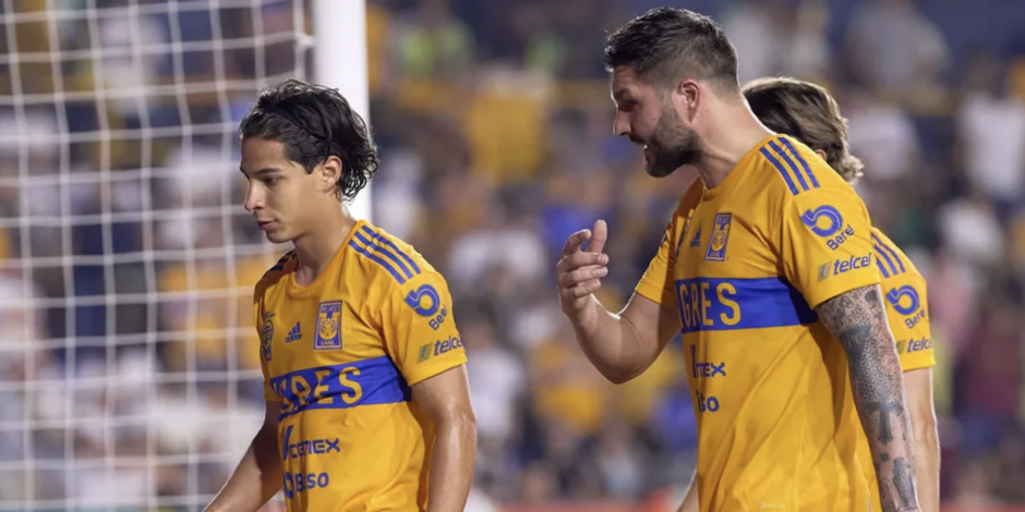 Se calentaron los ánimos entre Diego Lainez y André-Pierre Gignac durante el partido entre Tigres y América.
